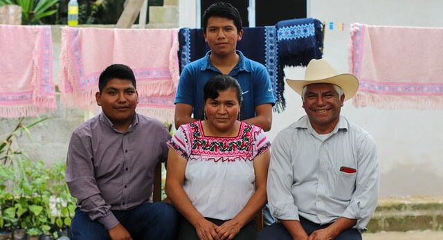Familia Salvador Martínez. (L-R) Emmanuel, Señora Joaquina, Señor Juan, and Giovanni Martínez (back). (Picture by Todo Fresh)